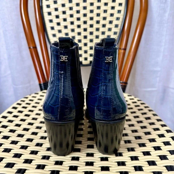 NWOT Sam Edelman Navy Crocodile Pattern Ankle Boots - Picture 3 of 4